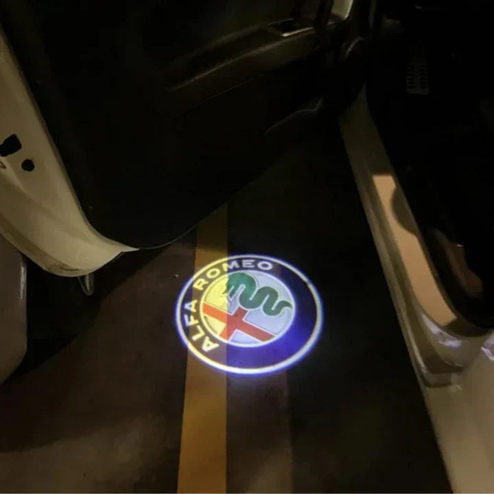 CarLight PRO | Proyectores LED premium con el logo de tu carro para puertas